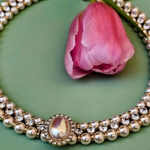 Elegant Pearl and Crystal Necklace